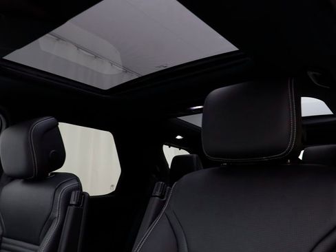 New 2025 Land Rover Discovery S AWD/4WD image 14