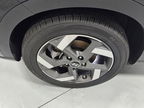 Certified 2026 Hyundai Venue SEL FWD image 17