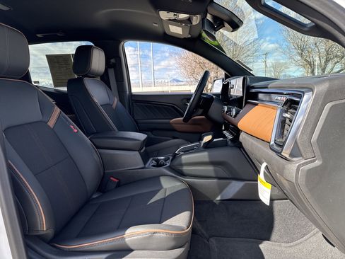 Used 2025 GMC Canyon AT4 w/ Nightfall Edition image 21