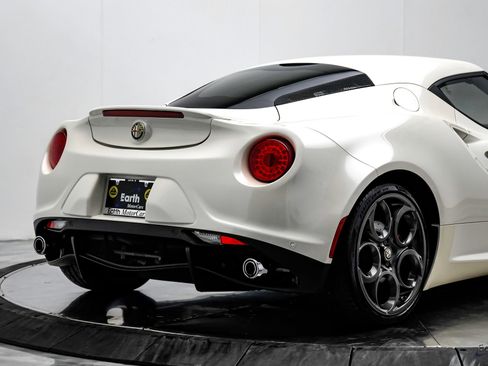 Used 2015 Alfa Romeo 4C Coupe w/ Leather Interior Group image 17