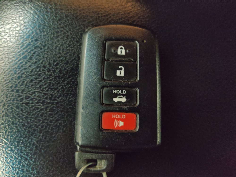 Used 2015 Toyota Camry SE w/ Moonroof Package FWD image 32
