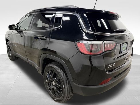 Used 2023 Jeep Compass Latitude AWD/4WD image 3