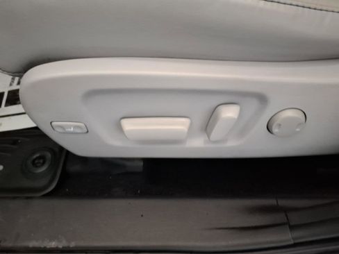 Used 2019 Toyota Highlander Limited image 24