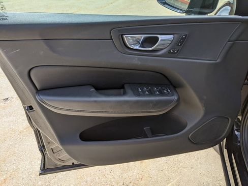 Certified 2023 Volvo XC60 B5 Plus w/ Climate Package image 9