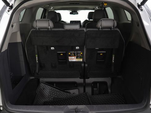 Used 2021 Toyota Sienna XLE image 9