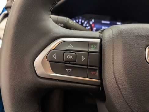 Used 2025 Jeep Compass Limited image 25