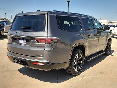 Used 2023 Jeep Wagoneer L Series III RWD image 4