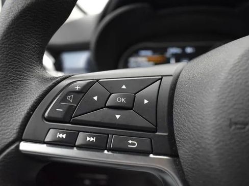 Used 2025 Nissan Versa SV FWD image 22