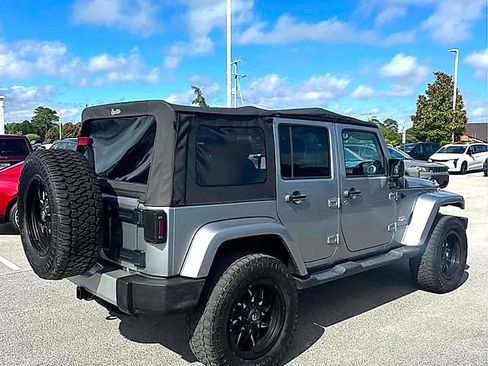 Used 2014 Jeep Wrangler Unlimited Sahara w/ Connectivity Group AWD/4WD image 3