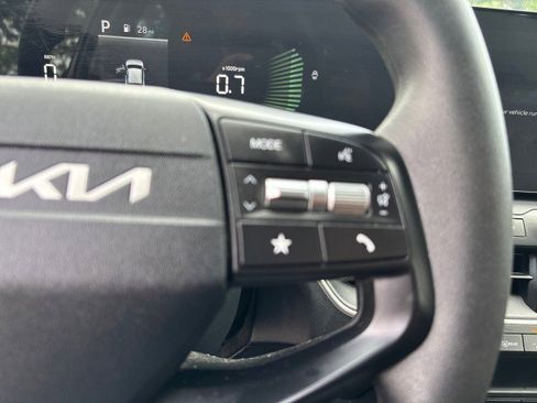 Used 2025 Kia K4 LXS image 15