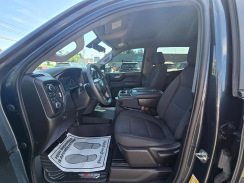 Used 2020 Chevrolet Silverado 1500 Custom w/ Custom Value Package AWD/4WD image 12