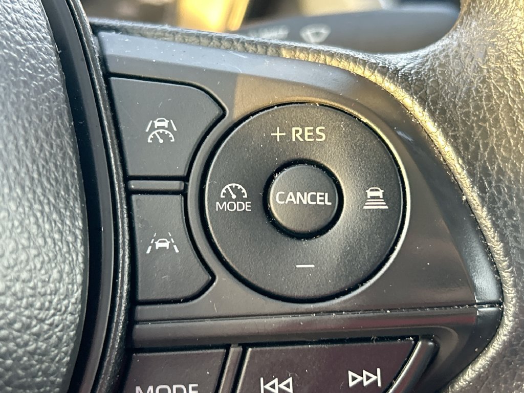 Used 2025 Toyota Corolla LE FWD image 17