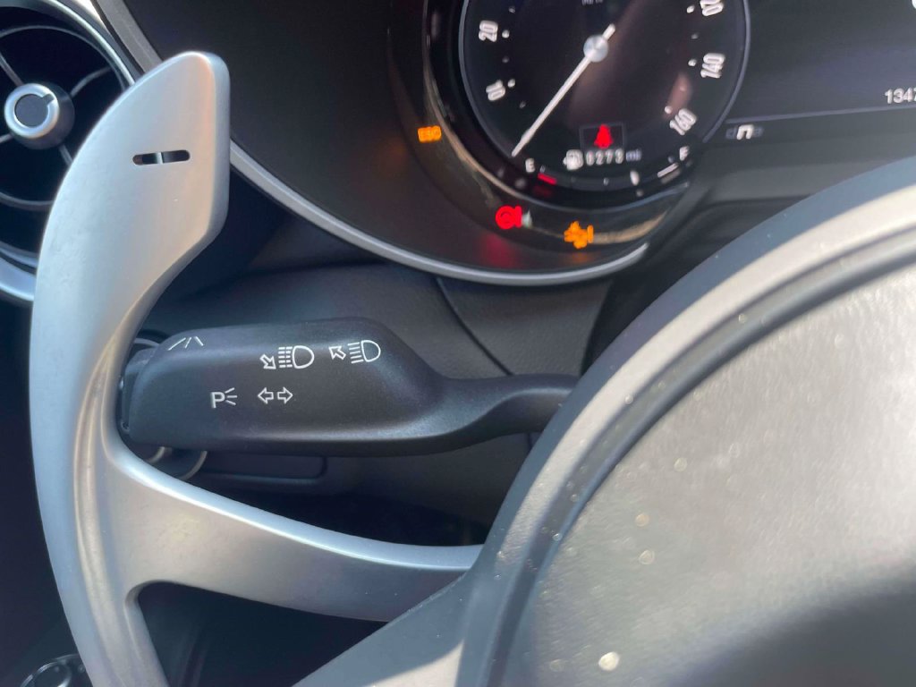 Used 2025 Alfa Romeo Giulia AWD image 24