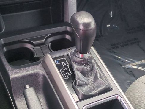 Used 2018 Toyota Tacoma SR5 RWD image 16