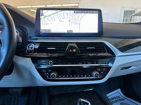 Used 2023 BMW 540i xDrive w/ Premium Package image 8