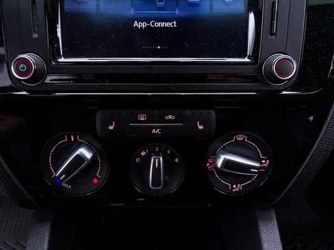 Used 2016 Volkswagen Jetta SEL image 17