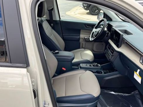 Used 2025 Ford Maverick Lariat AWD/4WD image 37