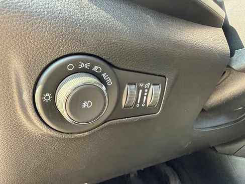 Used 2024 Jeep Compass Latitude AWD/4WD image 21