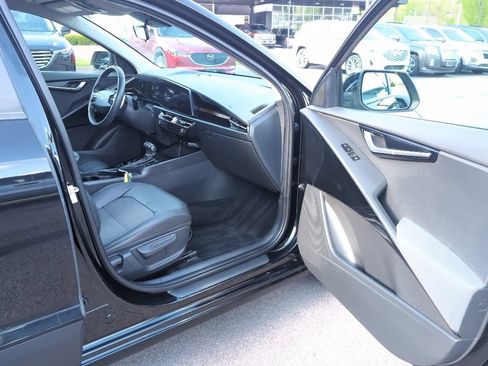 Used 2023 Kia Niro EX FWD image 7
