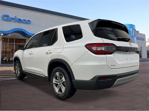 New 2025 Honda Pilot EX-L image 3