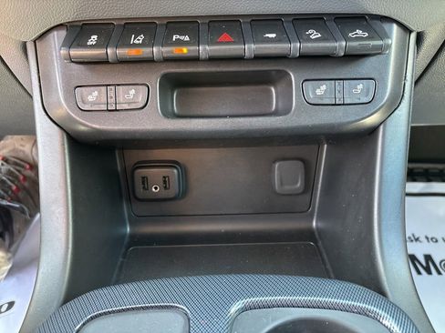 Used 2021 Chevrolet Colorado Z71 w/ Safety Package AWD/4WD image 27