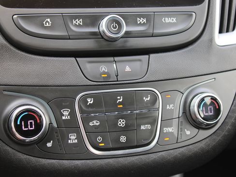 Used 2024 Chevrolet Malibu LT FWD image 17