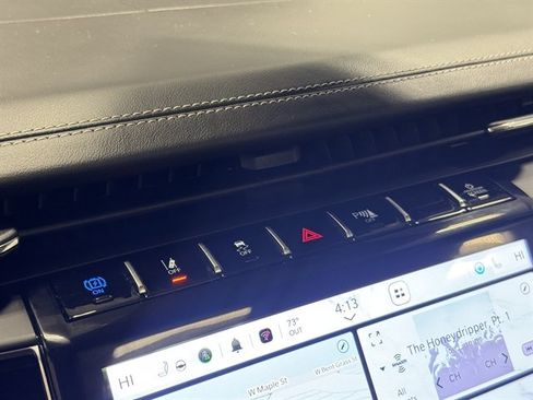 Used 2023 Jeep Grand Cherokee Overland w/ Advanced Protech Group III AWD/4WD image 36