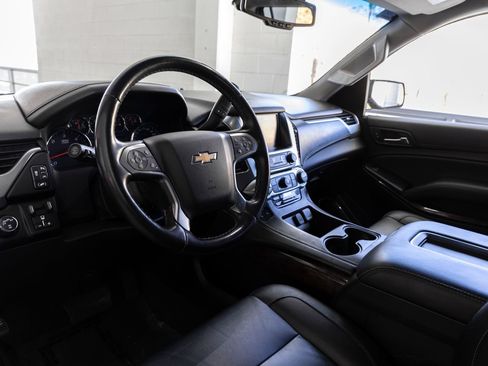 Used 2019 Chevrolet Suburban LT w/ Luxury Package AWD/4WD image 15