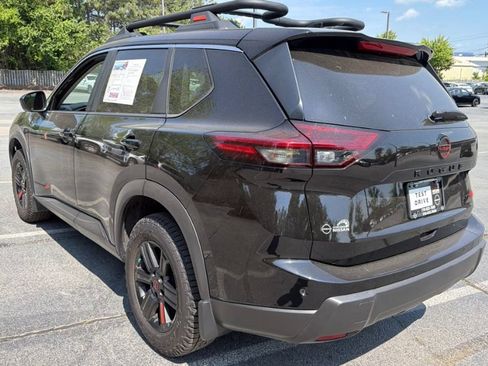 Used 2025 Nissan Rogue SV AWD/4WD image 4