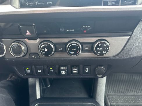 Used 2018 Toyota Tacoma TRD Off-Road w/ Technology Package image 18