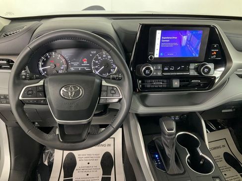 Used 2023 Toyota Highlander LE image 14