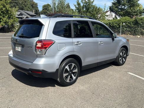 Used 2017 Subaru Forester 2.5i Premium AWD/4WD image 6
