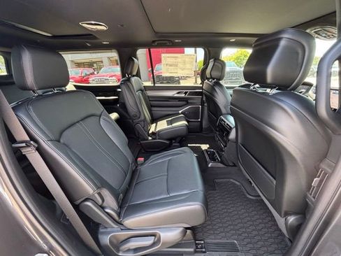 New 2026 Jeep Grand Wagoneer 4WD image 9