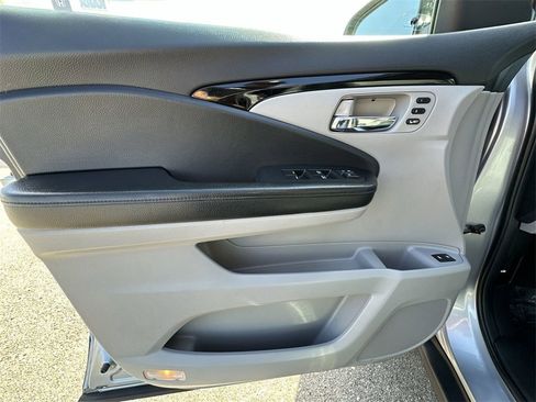 Used 2017 Honda Pilot Touring image 21