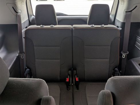 Certified 2023 GMC Acadia AT4 image 9