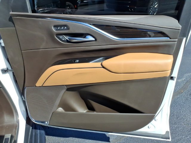 Used 2023 Cadillac Escalade Premium Luxury w/ LPO, Illumination Package AWD/4WD image 27