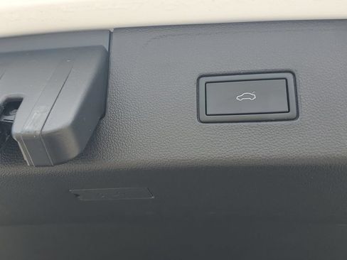 Certified 2024 Volkswagen Atlas SE w/ Panoramic Sunroof Package FWD image 16