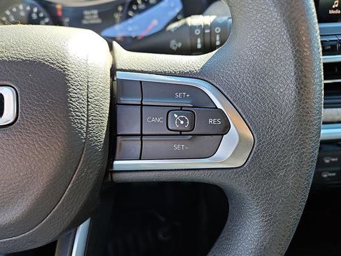 Used 2024 Jeep Compass Sport image 18