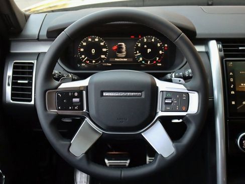 Certified 2024 Land Rover Discovery Dynamic SE AWD/4WD image 16