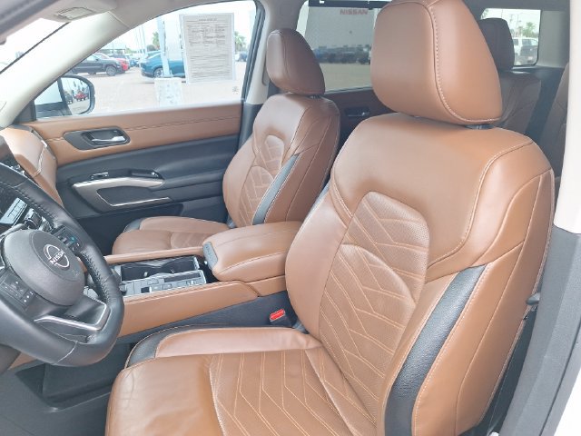 Certified 2023 Nissan Pathfinder Platinum FWD image 10