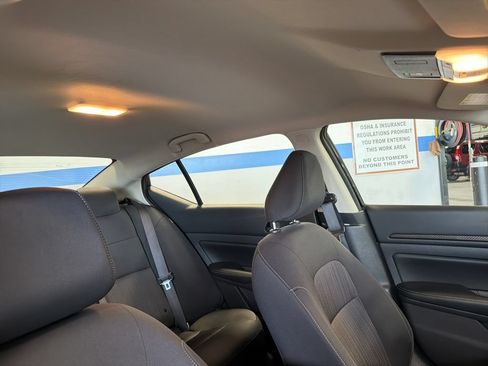 Used 2025 Nissan Altima 2.5 SV FWD image 34