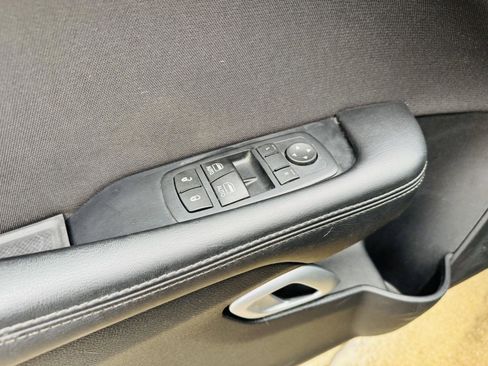 Certified 2016 Dodge Challenger SXT image 5