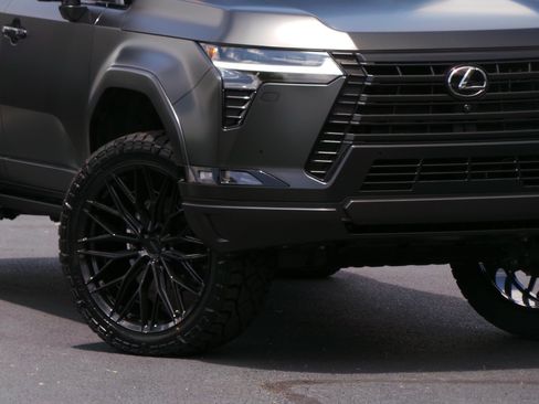Used 2025 Lexus GX 550 w/ Cold Area Package AWD/4WD image 25