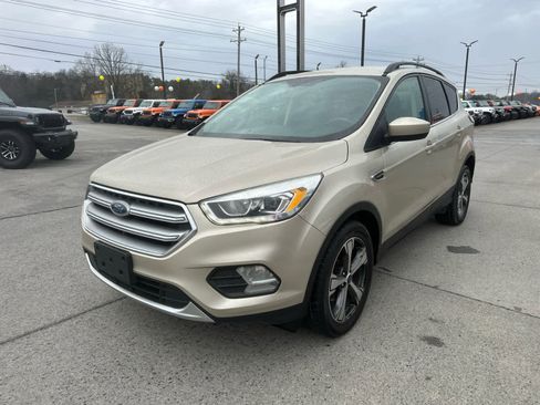 Used 2017 Ford Escape SE w/ SE Leather Comfort Package image 4