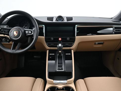 Certified 2026 Porsche Macan AWD/4WD image 9