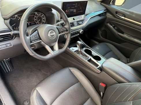 Used 2024 Nissan Altima 2.5 SR w/ SR Premium Package image 4