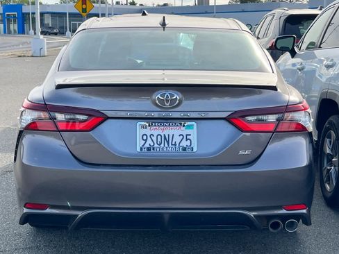 Used 2022 Toyota Camry SE image 5