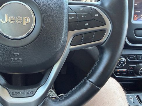 Used 2021 Jeep Cherokee Latitude Lux w/ Sun & Sound Group FWD image 29