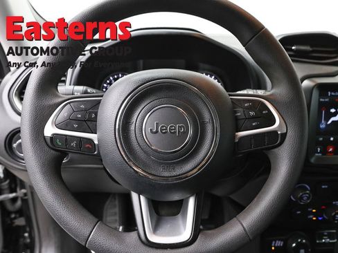 Used 2023 Jeep Renegade Latitude AWD/4WD image 10