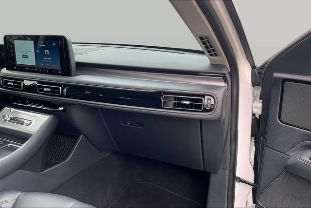 Used 2026 Lincoln Aviator AWD w/ Jet Appearance Package image 19